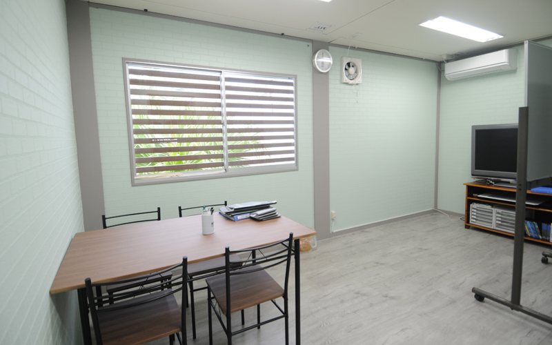 宜野湾本店学科室