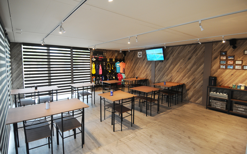 宜野湾本店内観